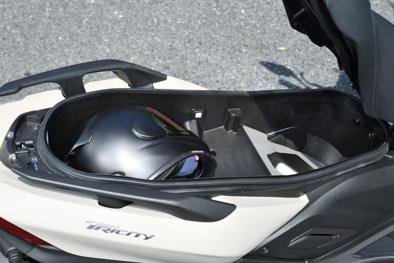 ヤマハ｜トリシティ300｜試乗インプレッション｜【安定感抜群で高速道路もラクラクのオートマ リーニング・マルチ・ホイール】ヤマハ　トリシティ300 2025モデル試乗レポート