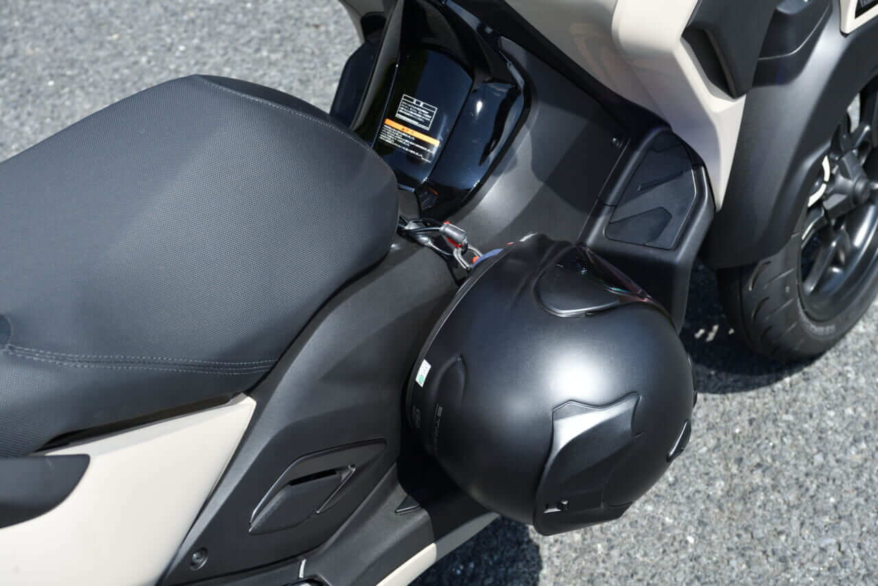 ヤマハ｜トリシティ300｜試乗インプレッション｜【安定感抜群で高速道路もラクラクのオートマ リーニング・マルチ・ホイール】ヤマハ　トリシティ300 2025モデル試乗レポート