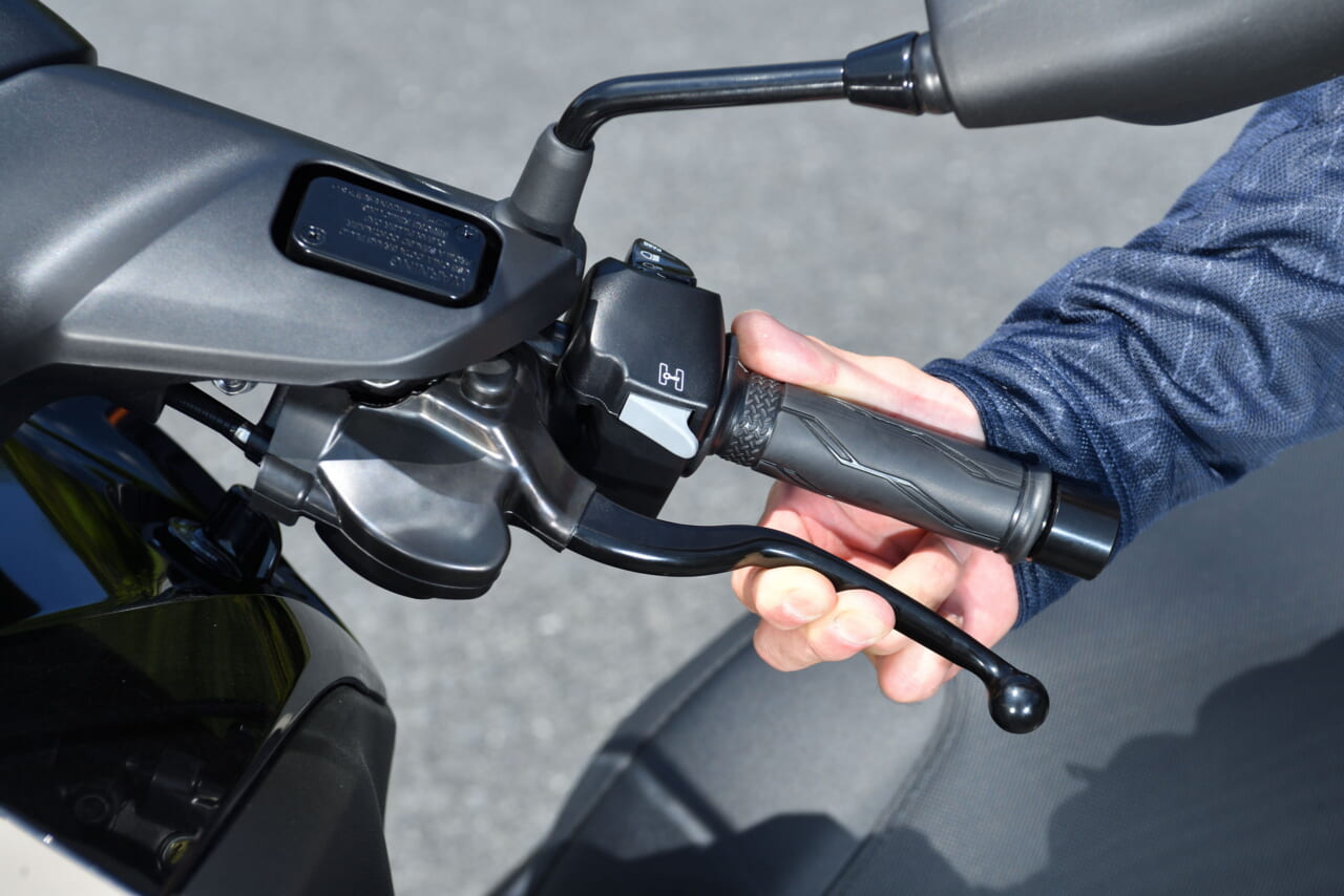 ヤマハ｜トリシティ300｜試乗インプレッション｜【安定感抜群で高速道路もラクラクのオートマ リーニング・マルチ・ホイール】ヤマハ　トリシティ300 2025モデル試乗レポート