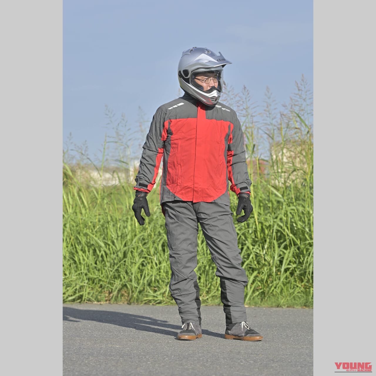 ｜バイク用レインウェアの決定版!? 透湿防水20,000mmと高いストレッチ性を両立したROMのアイテム【5500円で良コスパ】