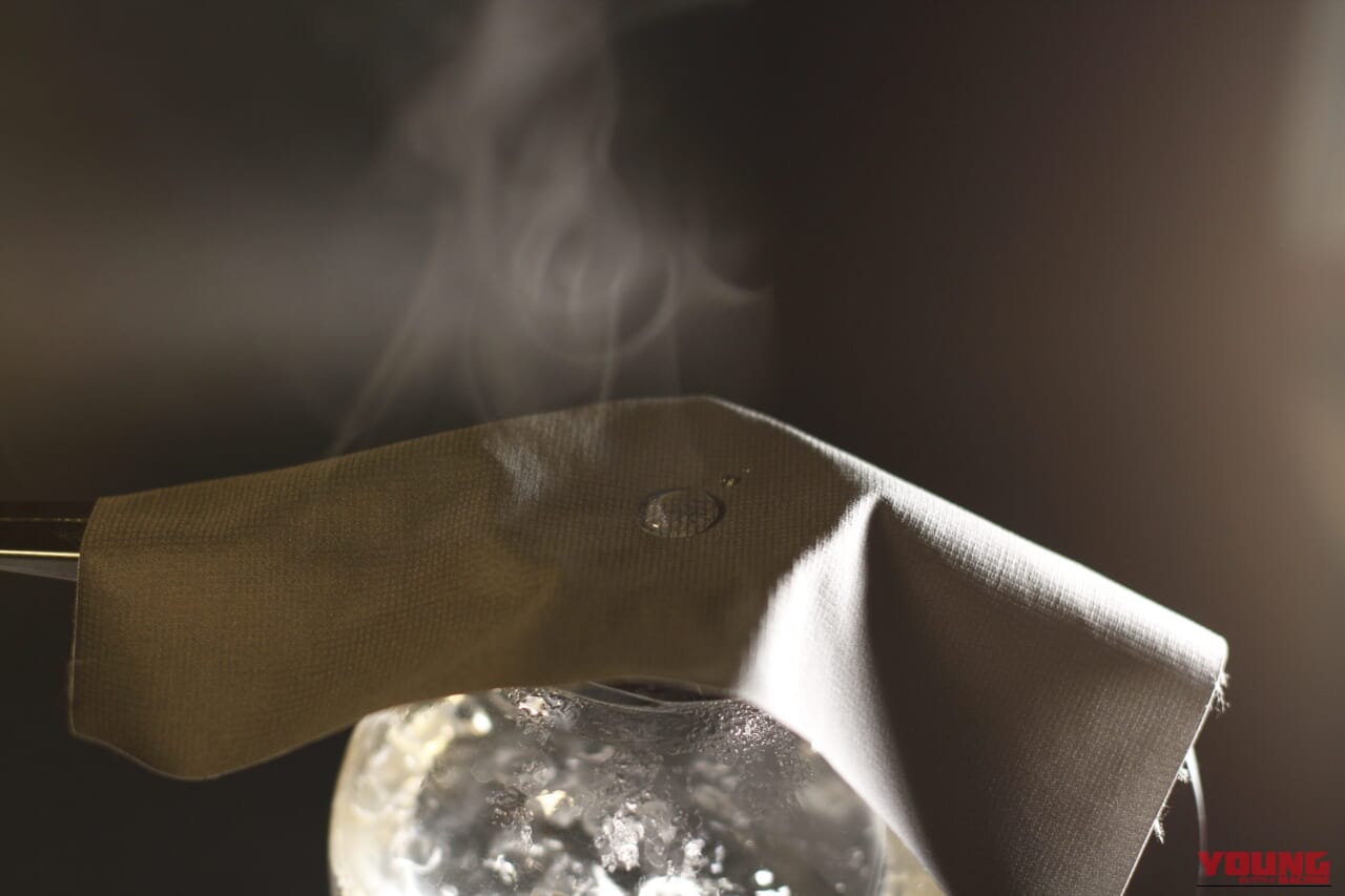 |バイク用レインウェアの決定版!? 透湿防水20,000mmと高いストレッチ性を両立したROMのアイテム【5500円で良コスパ】