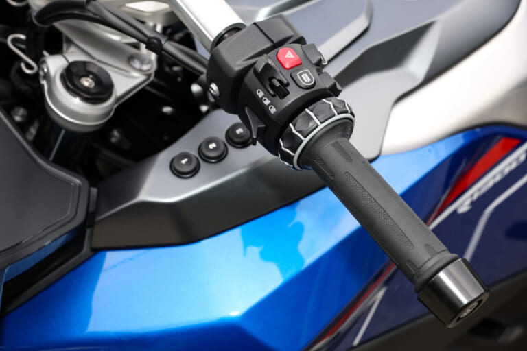 BMW R1300RT｜【NEWモデル試乗】贅沢ツアラー | BMW R1300RT「旅がラクなだけでなく、より走りを楽しめるようになった」
