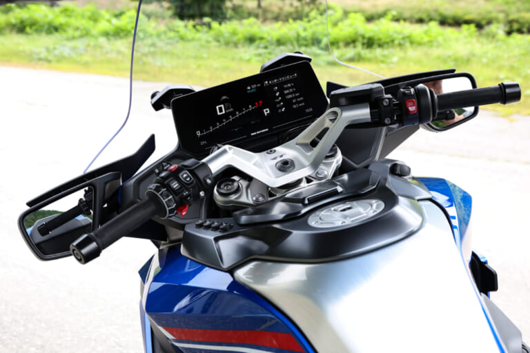 BMW R1300RT｜【NEWモデル試乗】贅沢ツアラー | BMW R1300RT「旅がラクなだけでなく、より走りを楽しめるようになった」