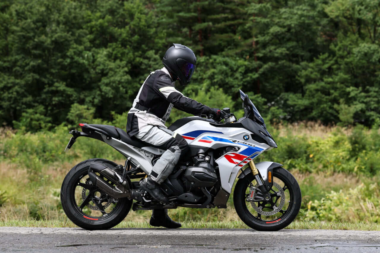 ｜【NEWモデル試乗】BMW R1300RS/R「ともに走りが軽くなった」新型スポーツツアラー＆ロードスター