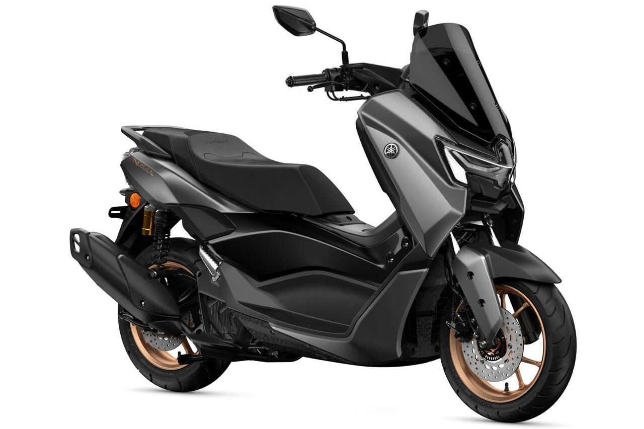 ｜ヤマハ新型「NMAX 155 Tech MAX」初登場！ シフトダウン可能なCVT、スマホ連携機能を備え専用カラーを纏う【欧州】