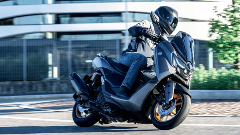 ヤマハ｜NMAX155テックマックス｜欧州仕様｜2026年モデル｜ヤマハ新型「NMAX 155 Tech MAX」初登場！ シフトダウン可能なCVT、スマホ連携機能を備え専用カラーを纏う【欧州】