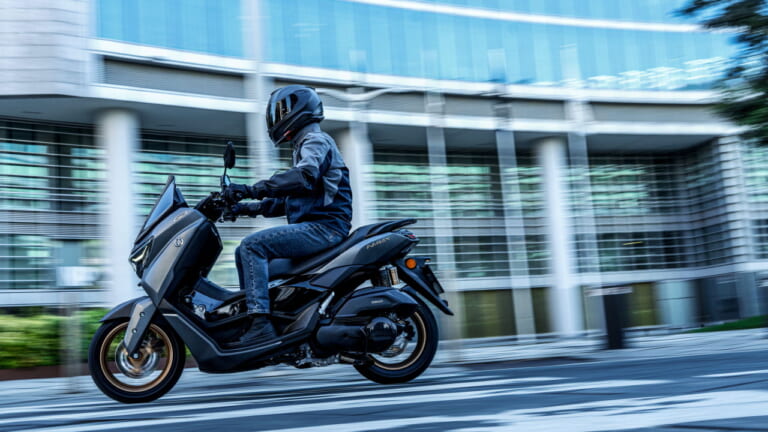 ヤマハ｜NMAX155テックマックス｜欧州仕様｜2026年モデル｜ヤマハ新型「NMAX 155 Tech MAX」初登場！ シフトダウン可能なCVT、スマホ連携機能を備え専用カラーを纏う【欧州】