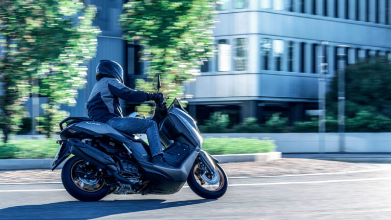 ヤマハ｜NMAX155テックマックス｜欧州仕様｜2026年モデル｜ヤマハ新型「NMAX 155 Tech MAX」初登場！ シフトダウン可能なCVT、スマホ連携機能を備え専用カラーを纏う【欧州】
