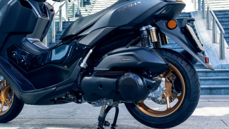ヤマハ｜NMAX155テックマックス｜欧州仕様｜2026年モデル｜ヤマハ新型「NMAX 155 Tech MAX」初登場！ シフトダウン可能なCVT、スマホ連携機能を備え専用カラーを纏う【欧州】