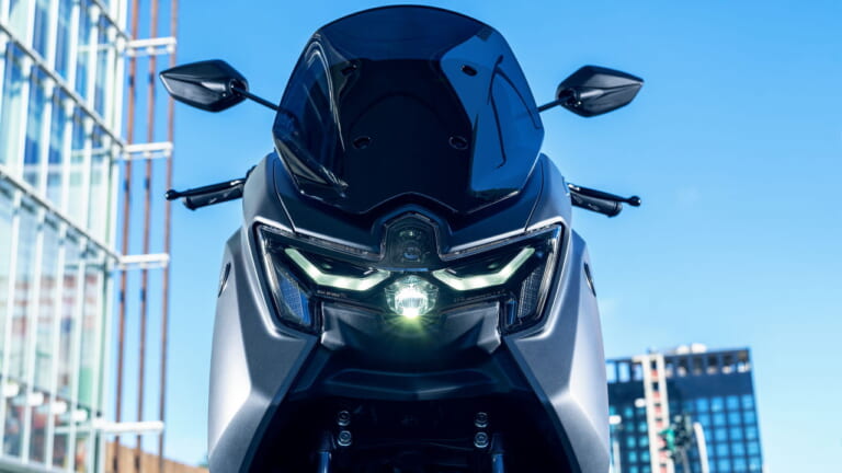 ヤマハ｜NMAX155テックマックス｜欧州仕様｜2026年モデル｜ヤマハ新型「NMAX 155 Tech MAX」初登場！ シフトダウン可能なCVT、スマホ連携機能を備え専用カラーを纏う【欧州】