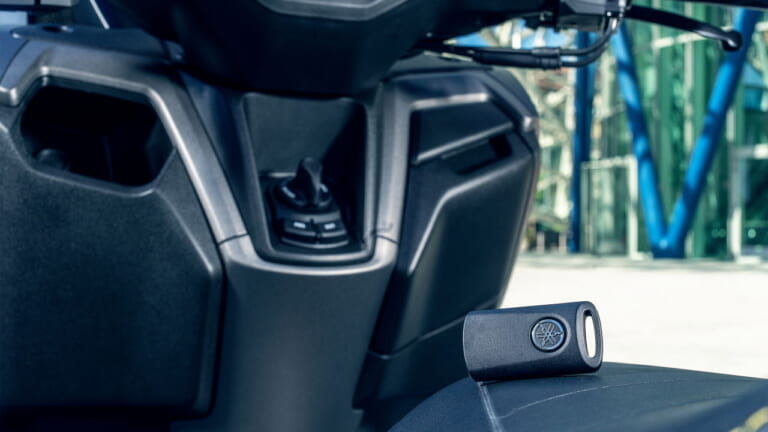 ヤマハ｜NMAX155テックマックス｜欧州仕様｜2026年モデル｜ヤマハ新型「NMAX 155 Tech MAX」初登場！ シフトダウン可能なCVT、スマホ連携機能を備え専用カラーを纏う【欧州】