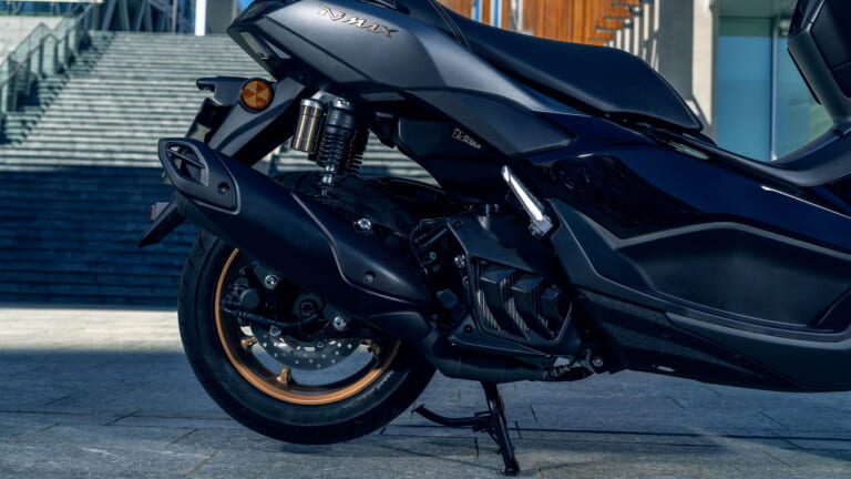 ヤマハ｜NMAX155テックマックス｜欧州仕様｜2026年モデル｜ヤマハ新型「NMAX 155 Tech MAX」初登場！ シフトダウン可能なCVT、スマホ連携機能を備え専用カラーを纏う【欧州】