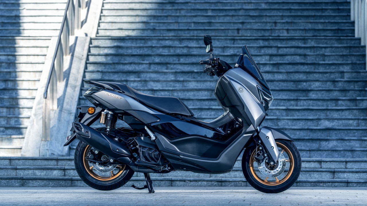 ヤマハ｜NMAX155テックマックス｜欧州仕様｜2026年モデル｜ヤマハ新型「NMAX 155 Tech MAX」初登場！ シフトダウン可能なCVT、スマホ連携機能を備え専用カラーを纏う【欧州】