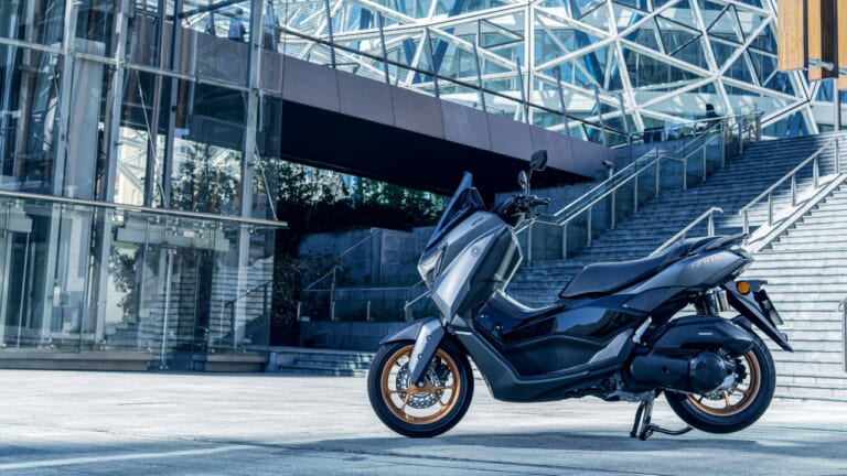 ヤマハ｜NMAX155テックマックス｜欧州仕様｜2026年モデル｜ヤマハ新型「NMAX 155 Tech MAX」初登場！ シフトダウン可能なCVT、スマホ連携機能を備え専用カラーを纏う【欧州】