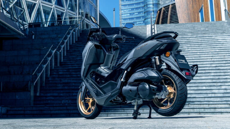 ヤマハ｜NMAX155テックマックス｜欧州仕様｜2026年モデル｜ヤマハ新型「NMAX 155 Tech MAX」初登場！ シフトダウン可能なCVT、スマホ連携機能を備え専用カラーを纏う【欧州】