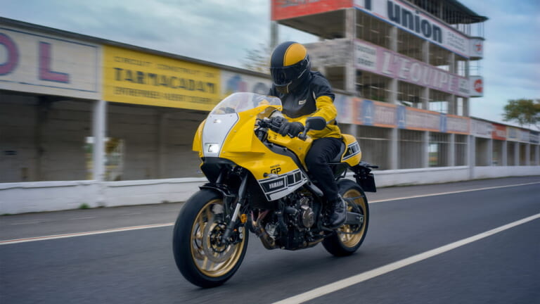 ヤマハ|XSR900 GP|欧州仕様|2026年モデル|ヤマハ「XSR900 GP」にインターカラー登場! ケニー・ロバーツの記憶が甦る「キング」仕様だ!【欧州】