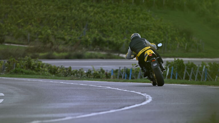 ヤマハ|XSR900 GP|欧州仕様|2026年モデル|ヤマハ「XSR900 GP」にインターカラー登場! ケニー・ロバーツの記憶が甦る「キング」仕様だ!【欧州】