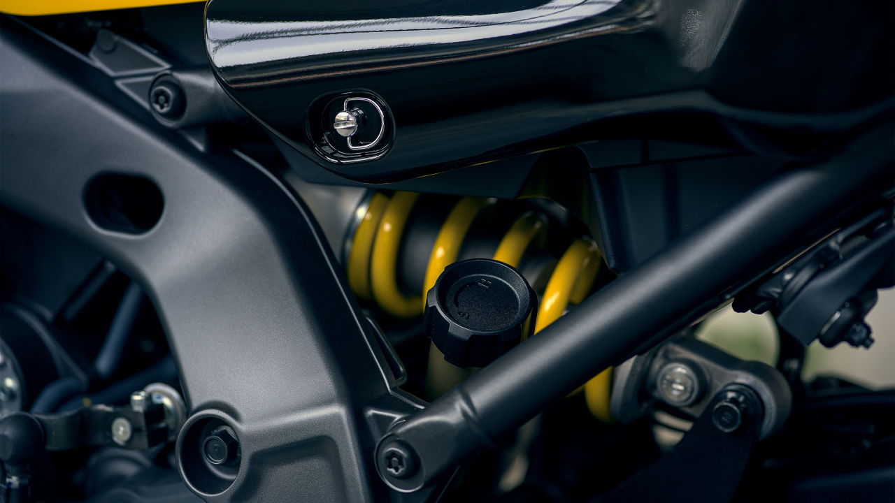 ヤマハ|XSR900 GP|欧州仕様|2026年モデル|ヤマハ「XSR900 GP」にインターカラー登場! ケニー・ロバーツの記憶が甦る「キング」仕様だ!【欧州】