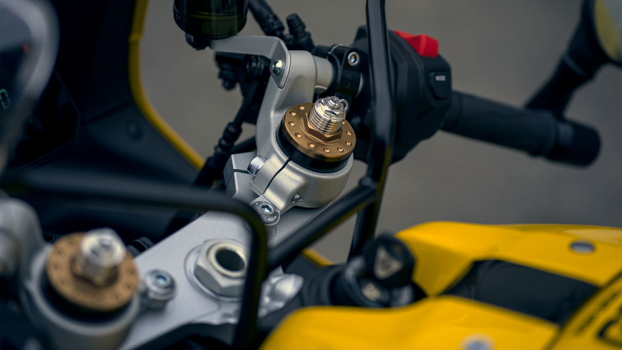 ヤマハ|XSR900 GP|欧州仕様|2026年モデル|ヤマハ「XSR900 GP」にインターカラー登場! ケニー・ロバーツの記憶が甦る「キング」仕様だ!【欧州】