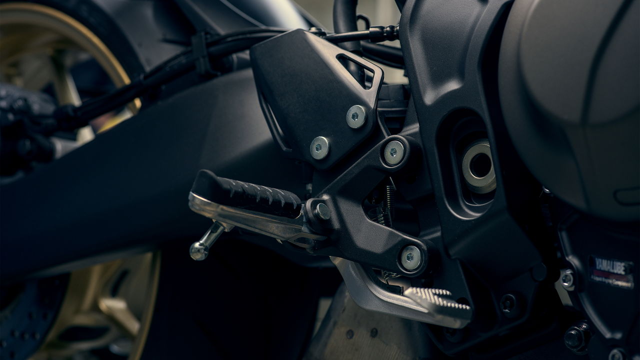 ヤマハ|XSR900 GP|欧州仕様|2026年モデル|ヤマハ「XSR900 GP」にインターカラー登場! ケニー・ロバーツの記憶が甦る「キング」仕様だ!【欧州】