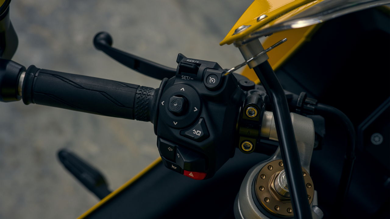 ヤマハ|XSR900 GP|欧州仕様|2026年モデル|ヤマハ「XSR900 GP」にインターカラー登場! ケニー・ロバーツの記憶が甦る「キング」仕様だ!【欧州】