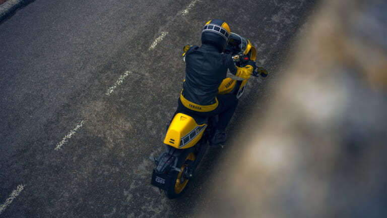 ヤマハ|XSR900 GP|欧州仕様|2026年モデル|ヤマハ「XSR900 GP」にインターカラー登場! ケニー・ロバーツの記憶が甦る「キング」仕様だ!【欧州】
