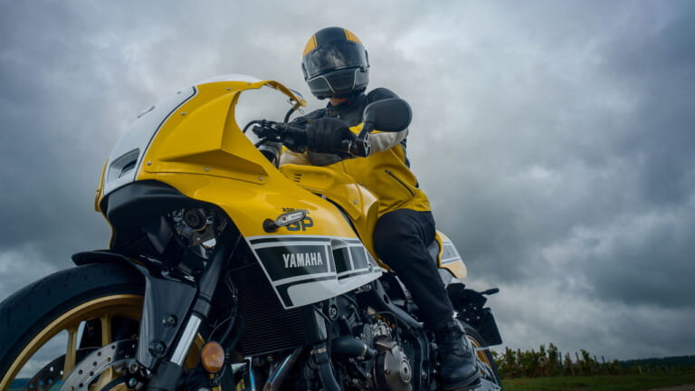 ヤマハ|XSR900 GP|欧州仕様|2026年モデル|ヤマハ「XSR900 GP」にインターカラー登場! ケニー・ロバーツの記憶が甦る「キング」仕様だ!【欧州】