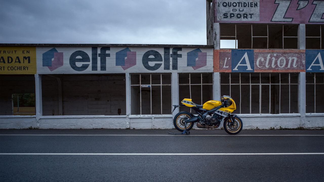 ヤマハ|XSR900 GP|欧州仕様|2026年モデル|ヤマハ「XSR900 GP」にインターカラー登場! ケニー・ロバーツの記憶が甦る「キング」仕様だ!【欧州】