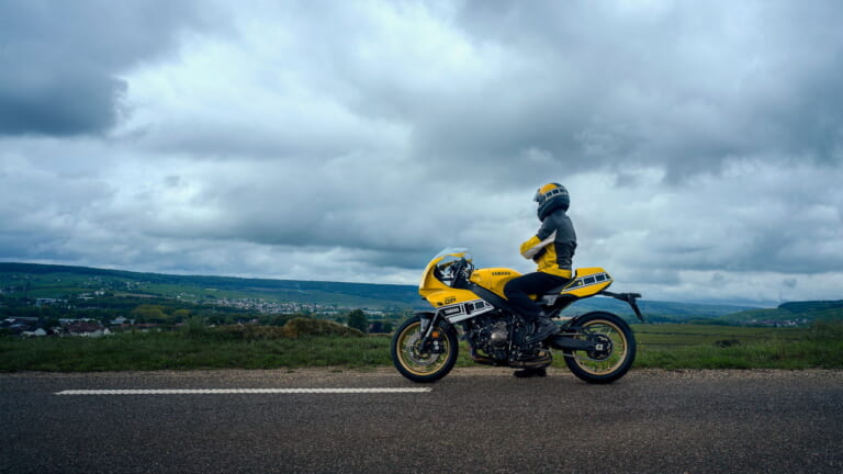 ヤマハ|XSR900 GP|欧州仕様|2026年モデル|ヤマハ「XSR900 GP」にインターカラー登場! ケニー・ロバーツの記憶が甦る「キング」仕様だ!【欧州】