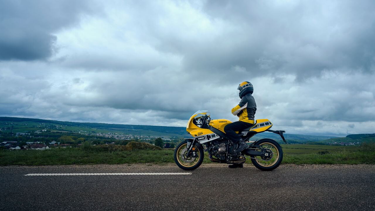 ヤマハ|XSR900 GP|欧州仕様|2026年モデル|ヤマハ「XSR900 GP」にインターカラー登場! ケニー・ロバーツの記憶が甦る「キング」仕様だ!【欧州】