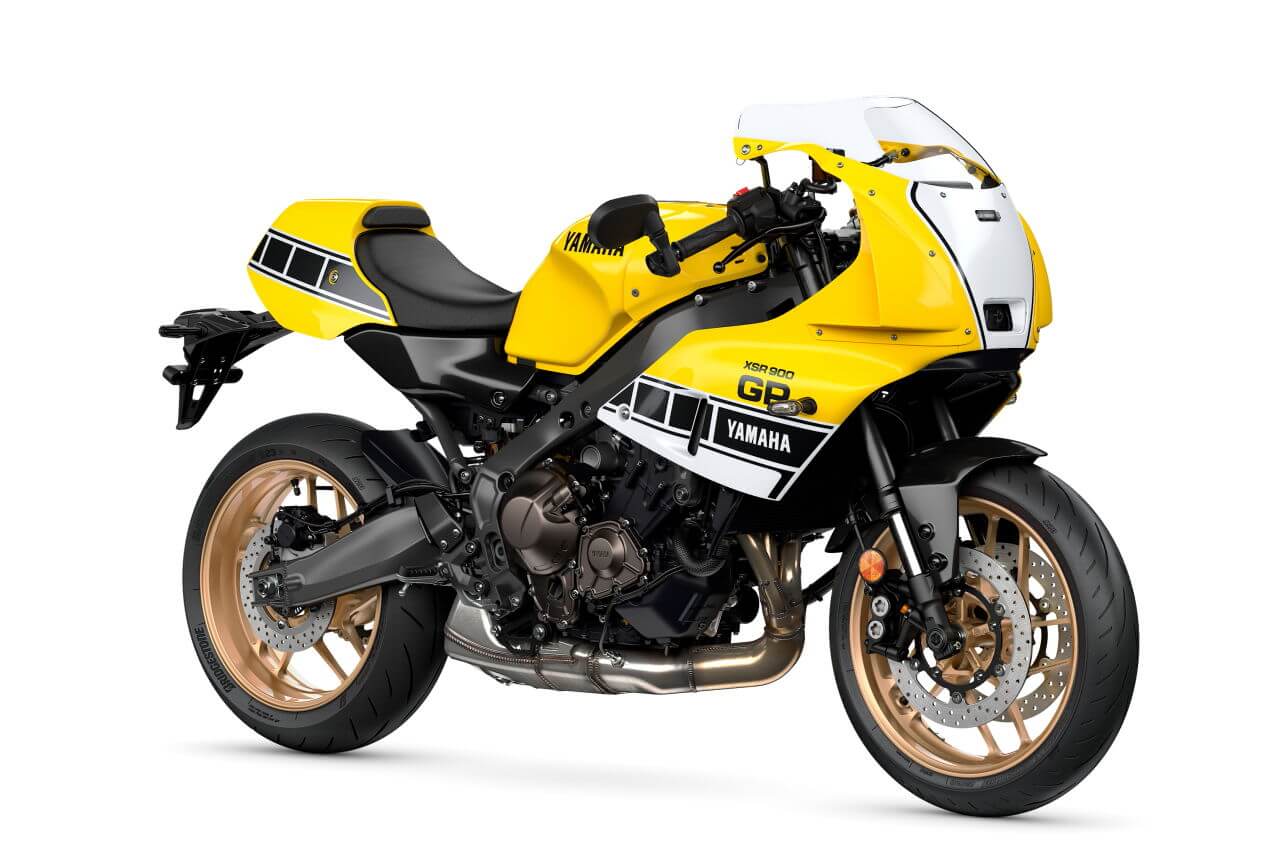 ヤマハ|XSR900 GP|欧州仕様|2026年モデル|ヤマハ「XSR900 GP」にインターカラー登場! ケニー・ロバーツの記憶が甦る「キング」仕様だ!【欧州】