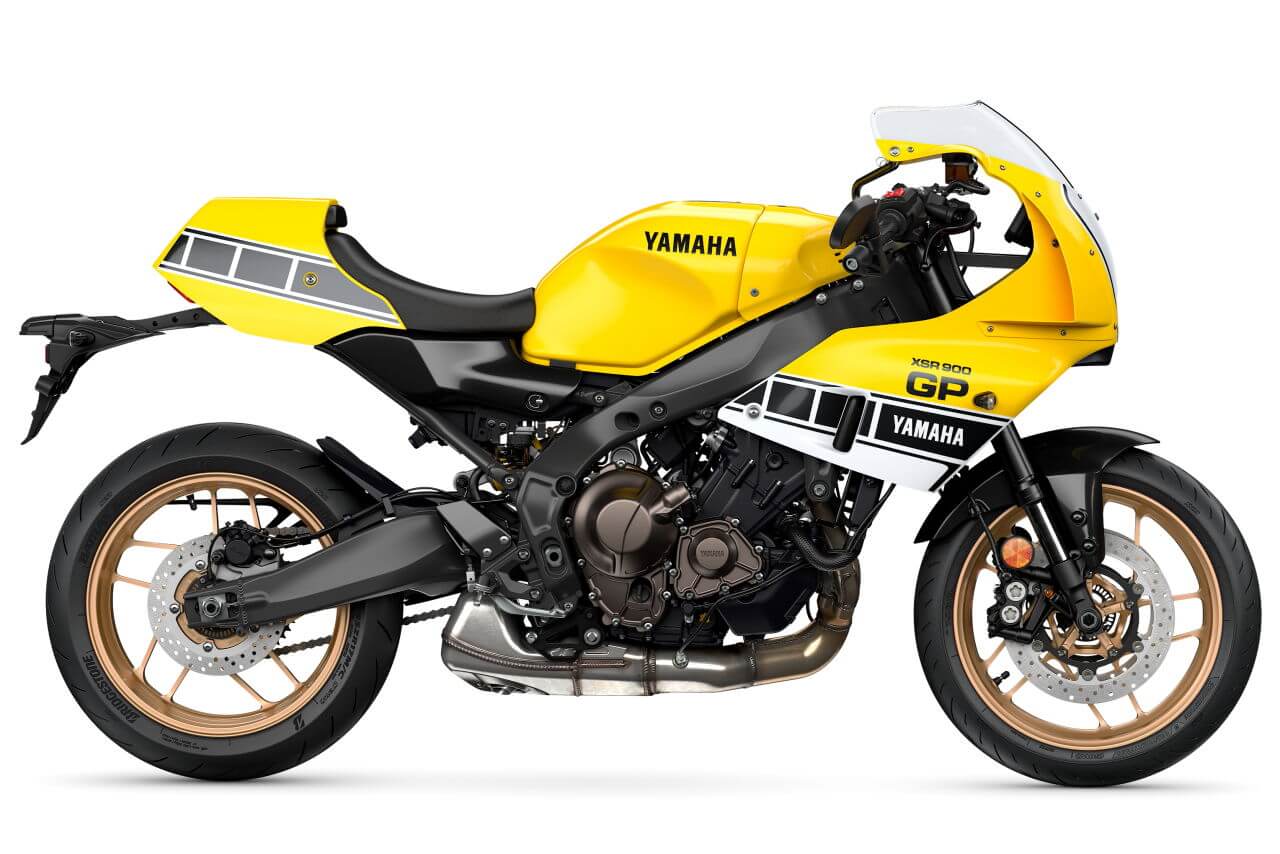 ヤマハ|XSR900 GP|欧州仕様|2026年モデル|ヤマハ「XSR900 GP」にインターカラー登場! ケニー・ロバーツの記憶が甦る「キング」仕様だ!【欧州】