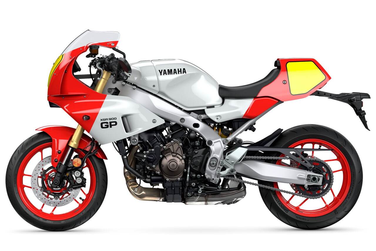 ヤマハ|XSR900 GP|欧州仕様|2026年モデル|ヤマハ「XSR900 GP」にインターカラー登場! ケニー・ロバーツの記憶が甦る「キング」仕様だ!【欧州】