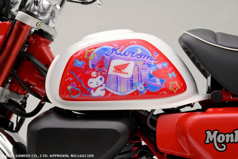 “Honda × Kuromi” モンキー125用タンクサイドパネル｜【限定】愛車のモンキー125を「クロミ」仕様に！ ホンダが純正アクセサリーのタンクサイドパネルを発売