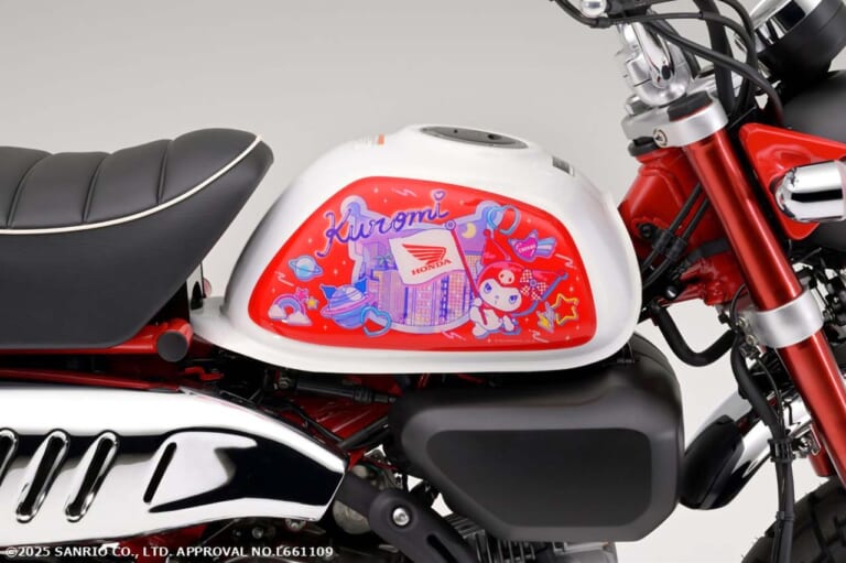 “Honda × Kuromi” モンキー125用タンクサイドパネル｜【限定】愛車のモンキー125を「クロミ」仕様に！ ホンダが純正アクセサリーのタンクサイドパネルを発売
