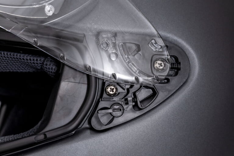 SHOEI|WYVERNØ|待望のSHOEI「ワイバーンØ」発売! ワイバーンIIのユーザーが新旧を実際に使って徹底比較してみた!