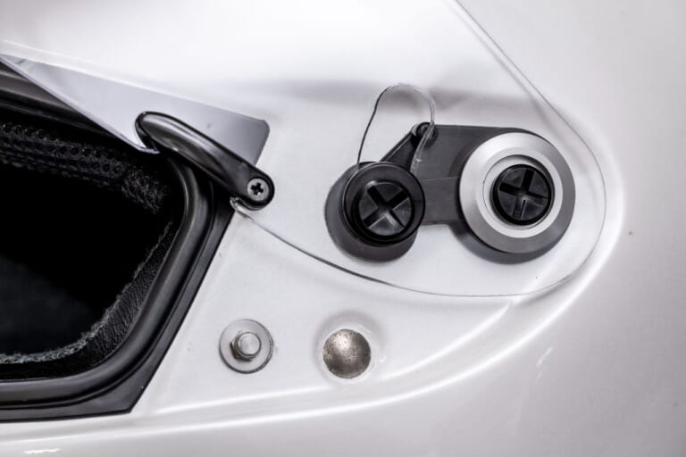 SHOEI|WYVERN II|待望のSHOEI「ワイバーンØ」発売! ワイバーンIIのユーザーが新旧を実際に使って徹底比較してみた!