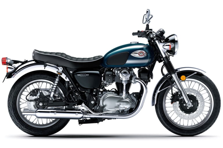 カワサキ|W800|2026年モデル|カワサキ「W800」に2026年のニューカラー! これまでにない白と深みのある青の2本立てラインナップに