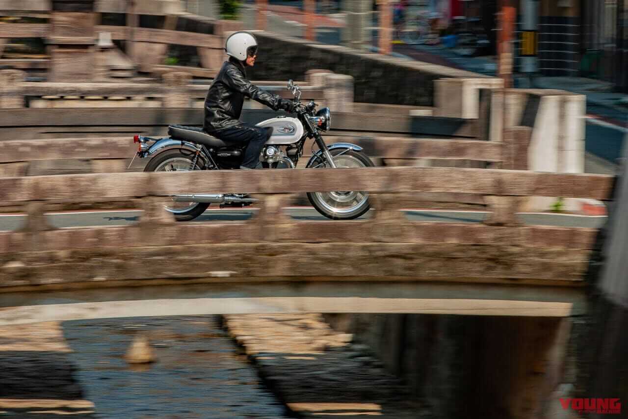 カワサキ|W800|2026年モデル|カワサキ「W800」に2026年のニューカラー! これまでにない白と深みのある青の2本立てラインナップに