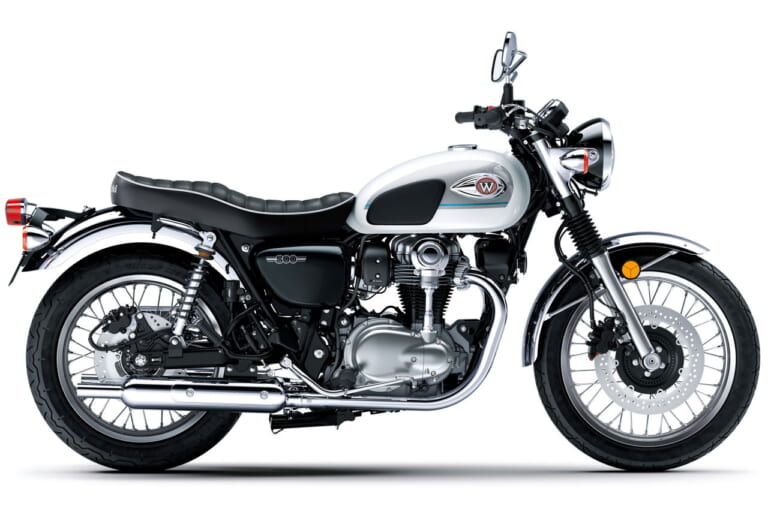カワサキ|W800|2026年モデル|カワサキ「W800」に2026年のニューカラー! これまでにない白と深みのある青の2本立てラインナップに