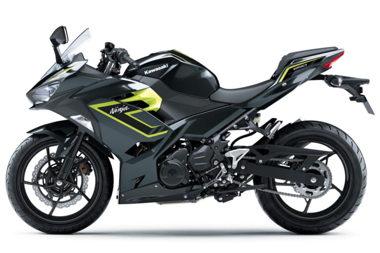 カワサキ｜ニンジャ250｜2026年モデル｜新鮮な「銀×赤」で大胆イメチェン！ カワサキ「ニンジャ250」の2026年モデルが11月1日に発売