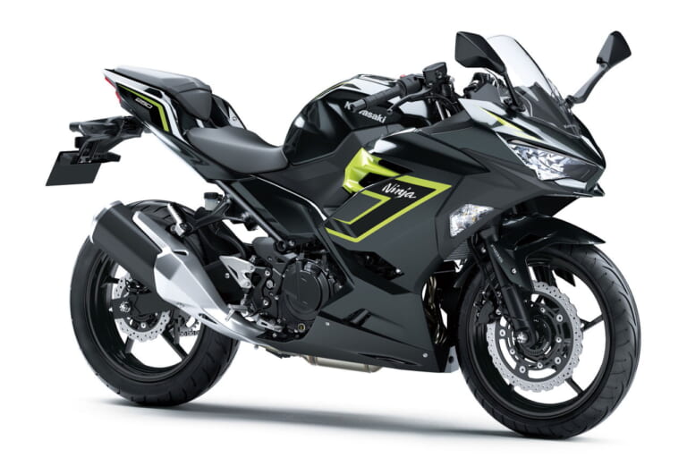 カワサキ｜ニンジャ250｜2026年モデル｜新鮮な「銀×赤」で大胆イメチェン！ カワサキ「ニンジャ250」の2026年モデルが11月1日に発売