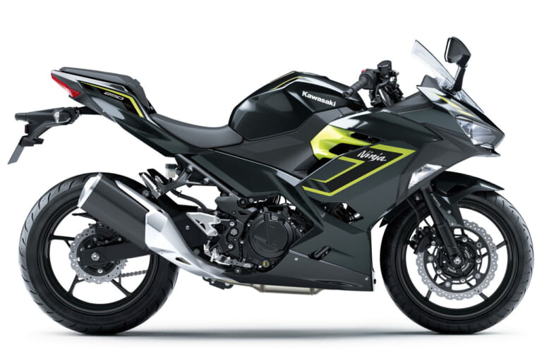 カワサキ|ニンジャ250|2026年モデル|新鮮な「銀×赤」で大胆イメチェン! カワサキ「ニンジャ250」の2026年モデルが11月1日に発売