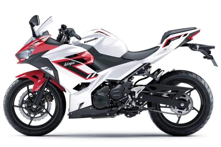 カワサキ｜ニンジャ250｜2026年モデル｜新鮮な「銀×赤」で大胆イメチェン！ カワサキ「ニンジャ250」の2026年モデルが11月1日に発売