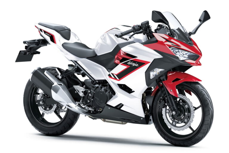 カワサキ｜ニンジャ250｜2026年モデル｜新鮮な「銀×赤」で大胆イメチェン！ カワサキ「ニンジャ250」の2026年モデルが11月1日に発売