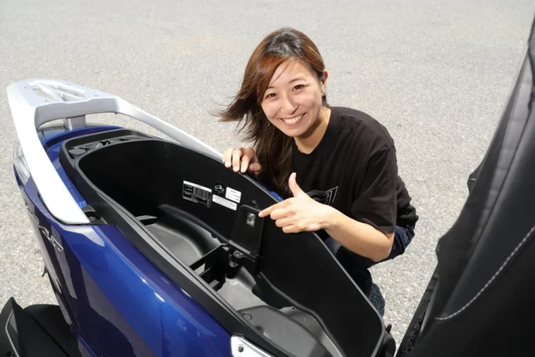 Honda LEAD125｜レーシング女子岡崎静夏の『いつもバイクで!』【LEAD125編】ツーリングもタンデムも、買い物も得意な通勤快速