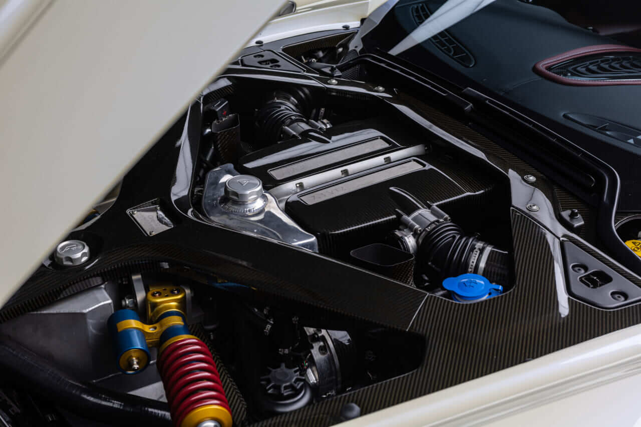V12エンジン｜【衝撃】007に選ばれなかったアストンマーティン「One-77」 77台限定スーパーカーの知られざる物語