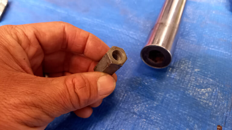 【DIY整備の裏技】専用工具なしで「でっかい六角穴ボルト」を外す方法、教えます|【DIY整備の裏技】専用工具なしで「でっかい六角穴ボルト」を外す方法、教えます