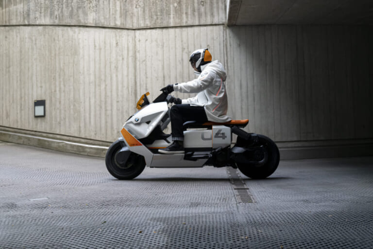 バックギヤ｜「ヘルメットもプロテクターも不要？」新型コンセプト ビジョンCE【BMW 電動スクーターの進化から紐解き徹底解説】