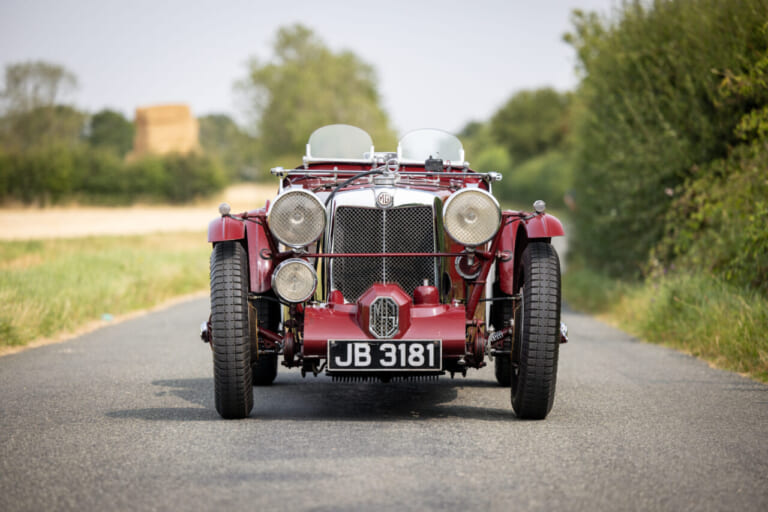 1930年代｜「なぜ2.4億円？」ナンバープレートが邸宅並みの価格になるイギリスの意外な理由【エンジェルナンバーもびっくり】